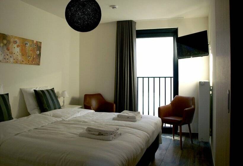 スタンダードルーム, Ladeuze