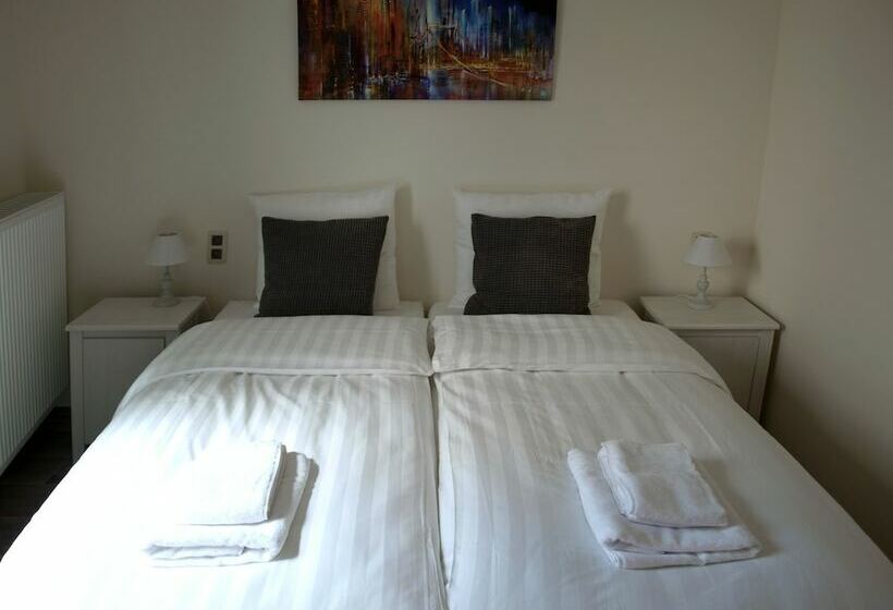 スタンダードシングルルーム, Ladeuze