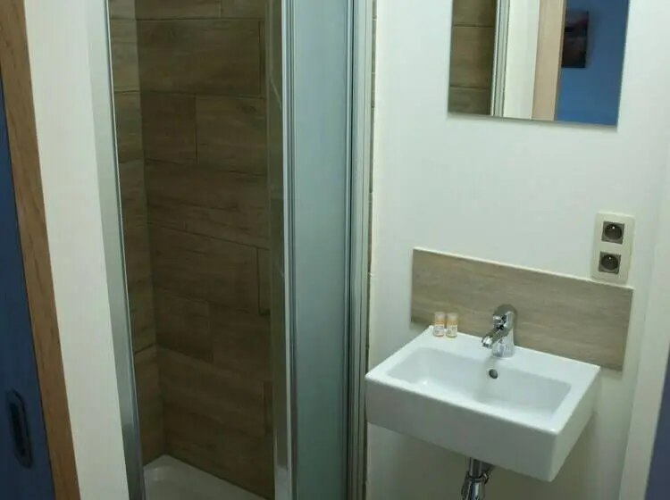 Standard-huone, Ladeuze