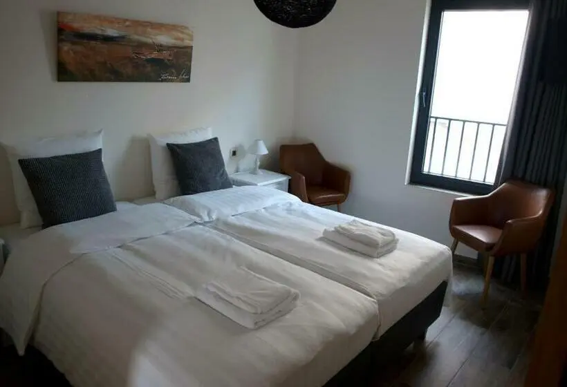 Standard-huone, Ladeuze