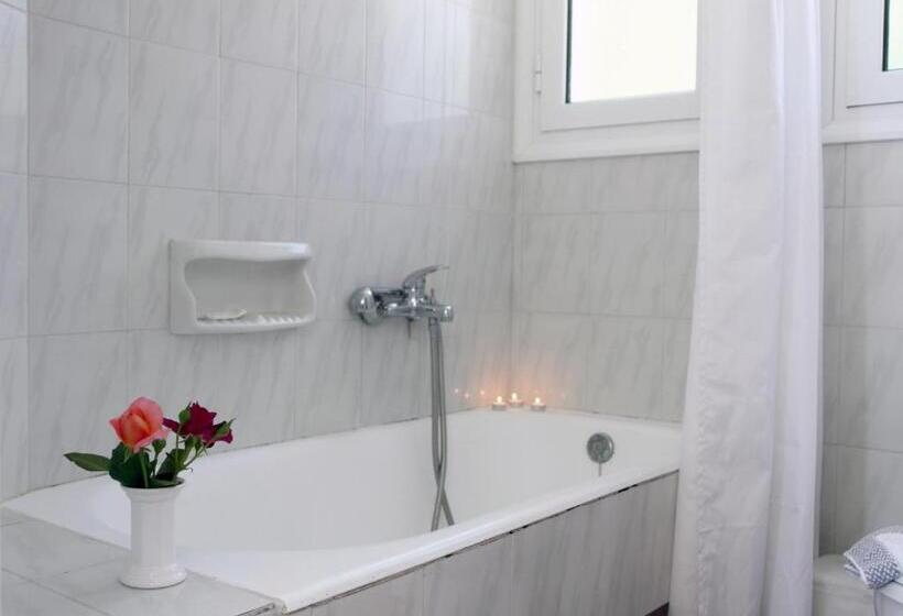 海の見える１ベッドルームアパートメント, Scorpios