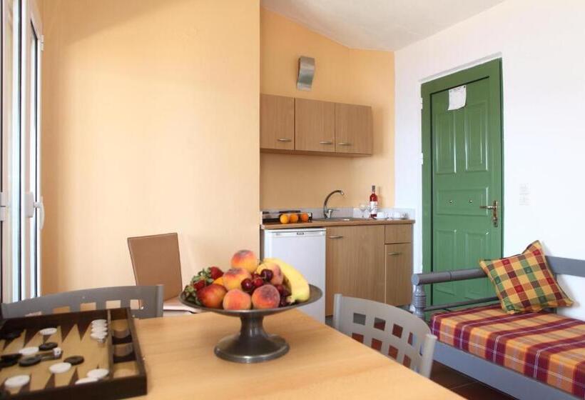 海の見える１ベッドルームアパートメント, Scorpios