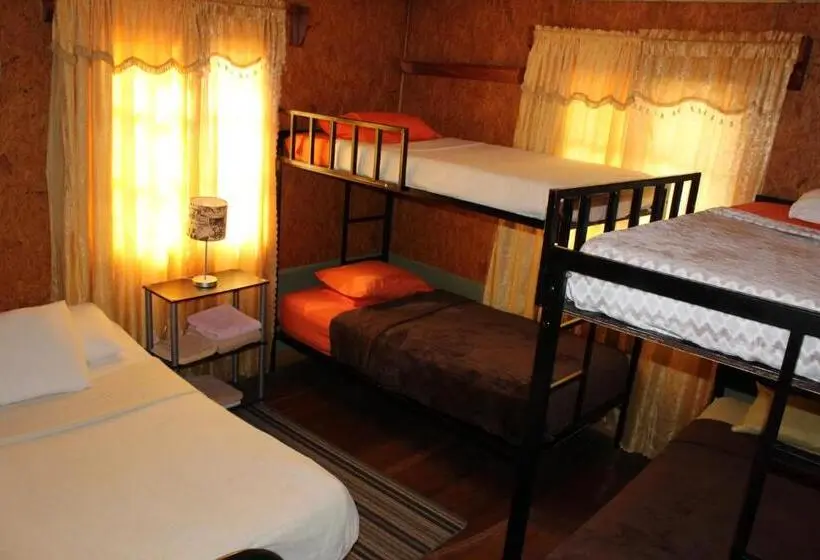Perhehuone, Boquete Town Hostal