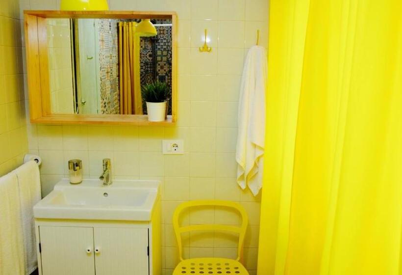 اتاق استاندارد با سرویس بهداشتی مشترک, Ideas Peregrinas