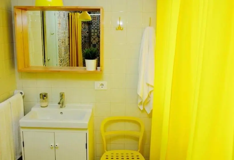 اتاق استاندارد با سرویس بهداشتی مشترک, Ideas Peregrinas
