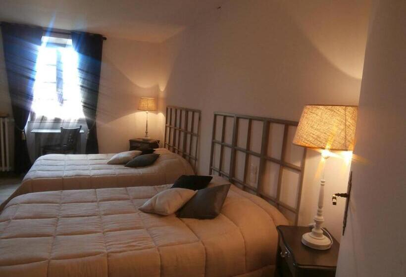 اتاق استاندارد چهار تخته, Hôtel Le Saint Yves