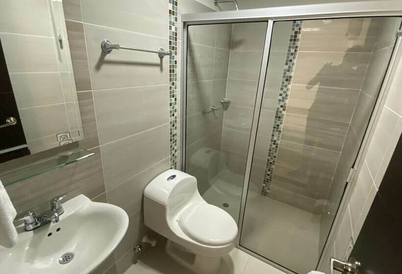 غرفة قياسية رباعية, Manantial