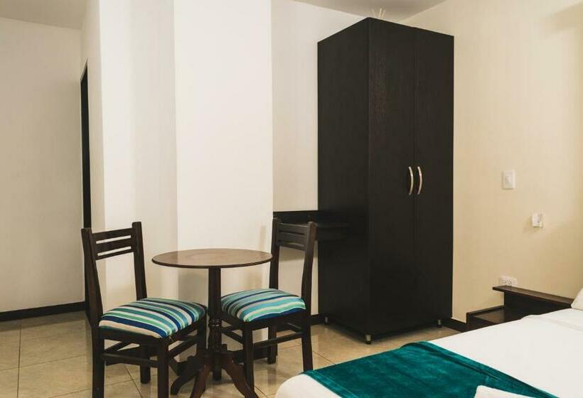 غرفة قياسية سرير كينج, Manantial