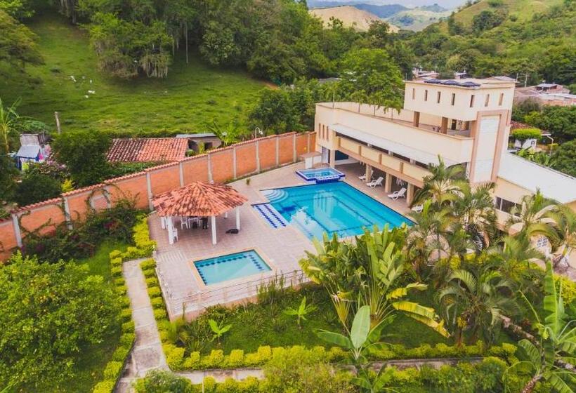 غرفة قياسية رباعية, Manantial