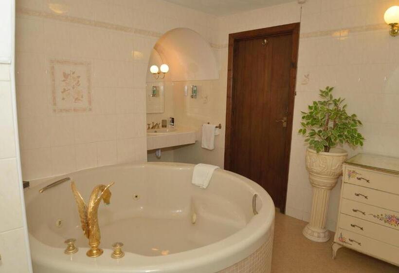 غرفة سوبيريور, The Inglenook