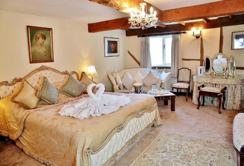 غرفة سوبيريور, The Inglenook