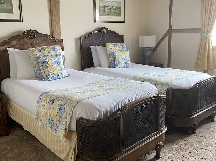 غرفة قياسية, The Inglenook