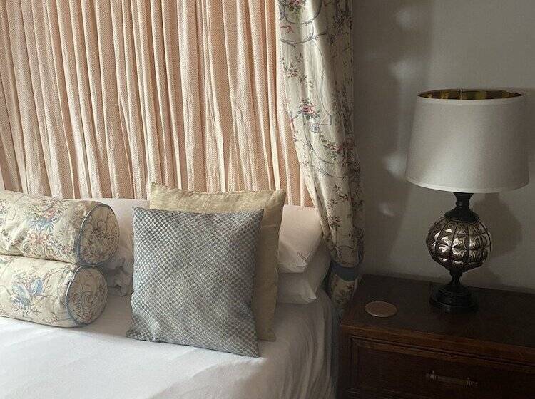 غرفة سوبيريور, The Inglenook