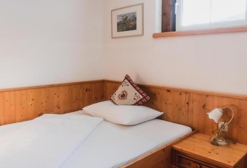 جناح, Villa Waldheim