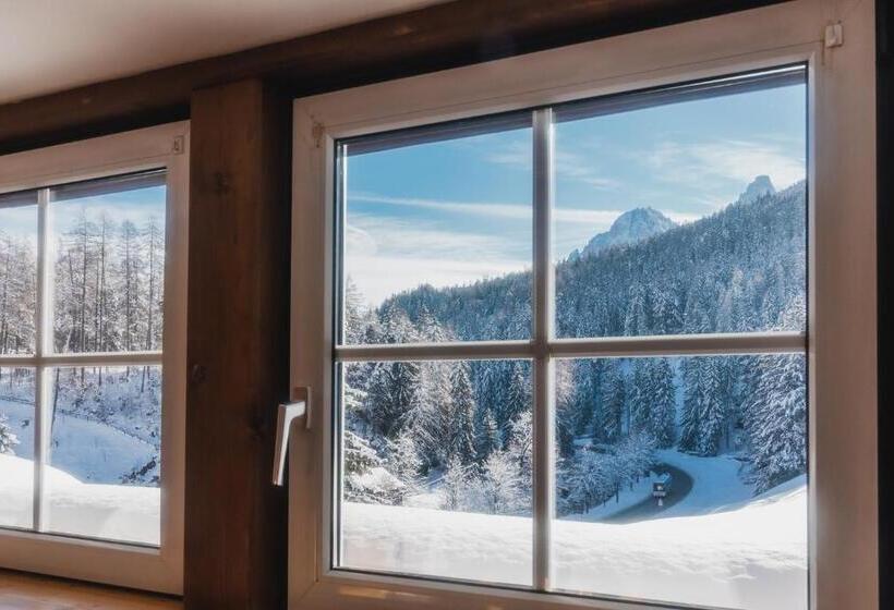 جناح, Villa Waldheim