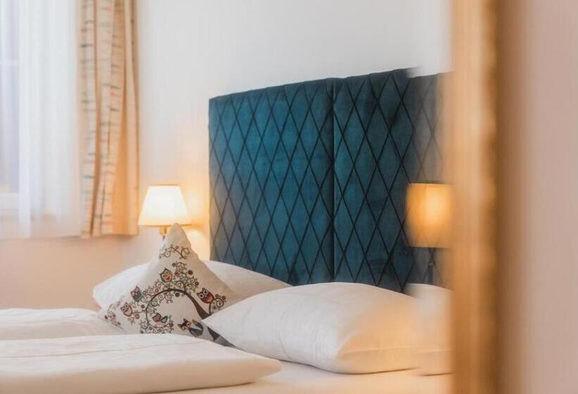 جناح, Villa Waldheim