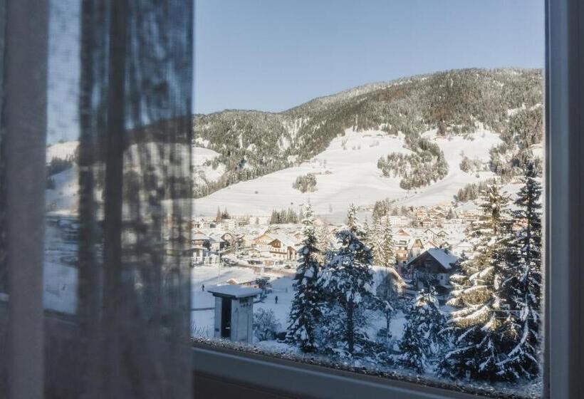 جناح, Villa Waldheim