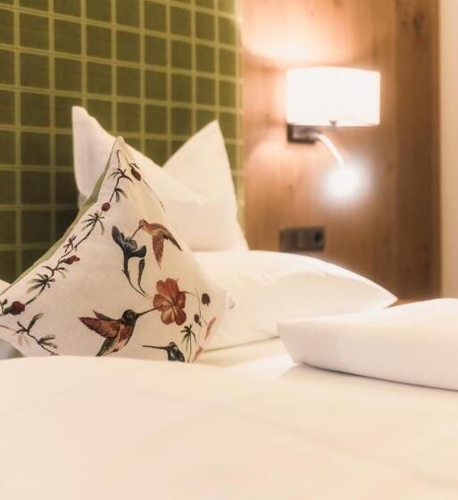 جناح مزود بتراس, Villa Waldheim