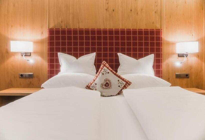 جناح مزود بتراس, Villa Waldheim