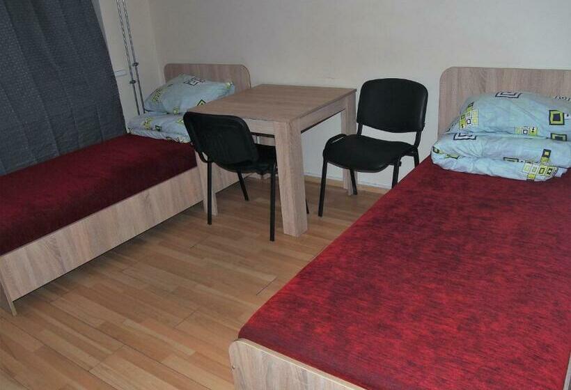 اتاق استاندارد با سرویس بهداشتی مشترک, Hostelis Laurita