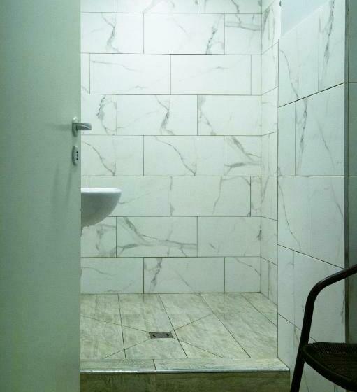 اتاق استاندارد با سرویس بهداشتی مشترک, Hostelis Laurita