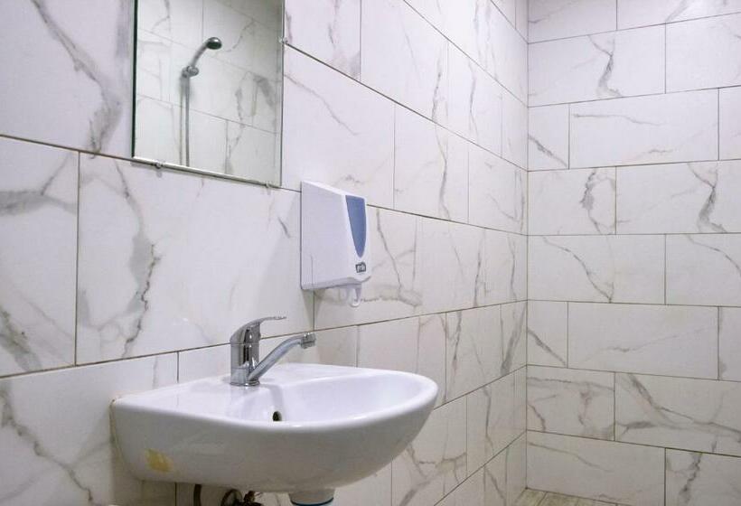 اتاق استاندارد با سرویس بهداشتی مشترک, Hostelis Laurita