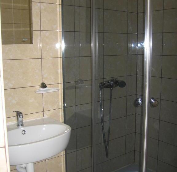 اتاق استاندارد سه نفره, Hostelis Laurita