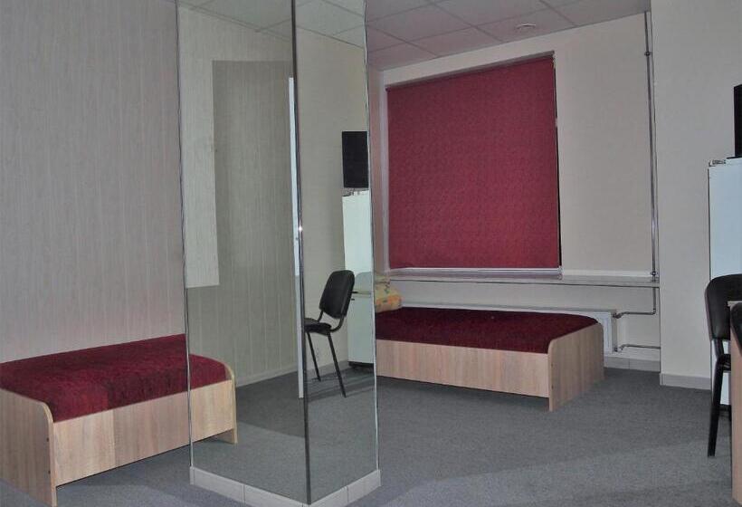 اتاق استاندارد سه تخته با سرویس بهداشتی مشترک, Hostelis Laurita