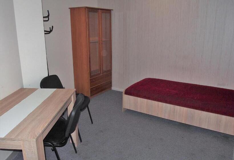 اتاق استاندارد سه تخته با سرویس بهداشتی مشترک, Hostelis Laurita