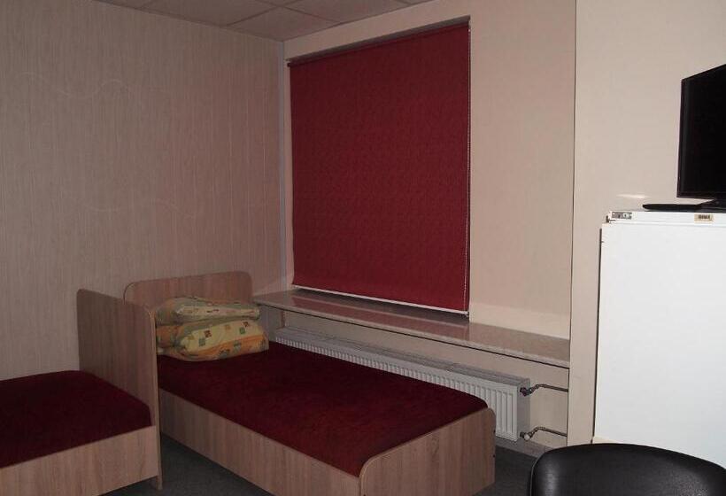 اتاق استاندارد سه تخته با سرویس بهداشتی مشترک, Hostelis Laurita