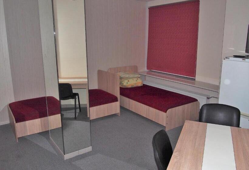 اتاق استاندارد سه تخته با سرویس بهداشتی مشترک, Hostelis Laurita