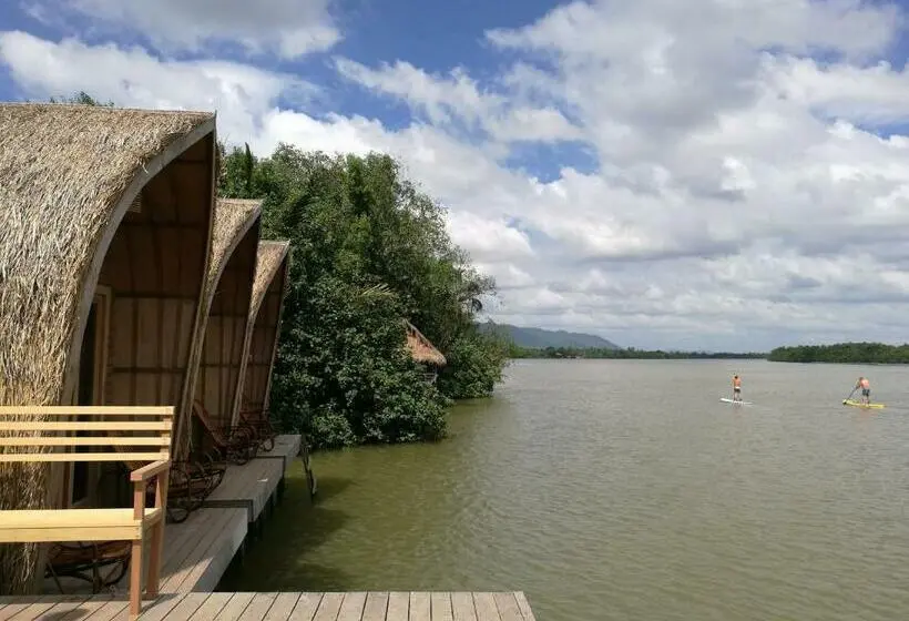 اتاق استاندارد با چشم‌انداز دریاچه, Bamboo Bungalow