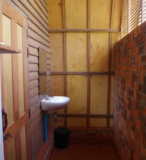 اتاق استاندارد با چشم‌انداز دریاچه, Bamboo Bungalow