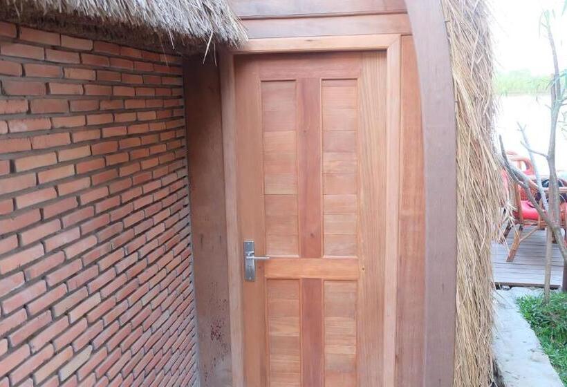 غرفة قياسية مطلّة علي البحيرة, Bamboo Bungalow