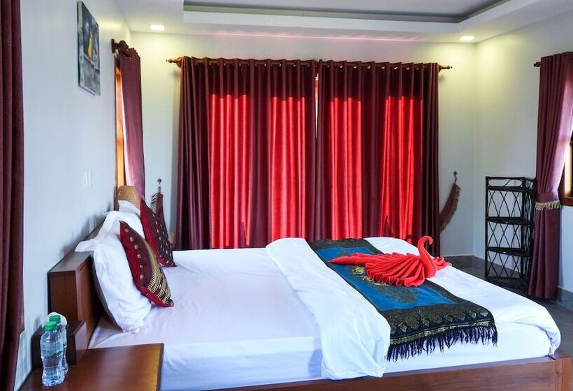 غرفة قياسية ثلاثية, Bamboo Bungalow