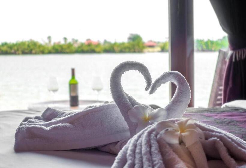 غرفة قياسية مطلّة علي البحيرة, Bamboo Bungalow