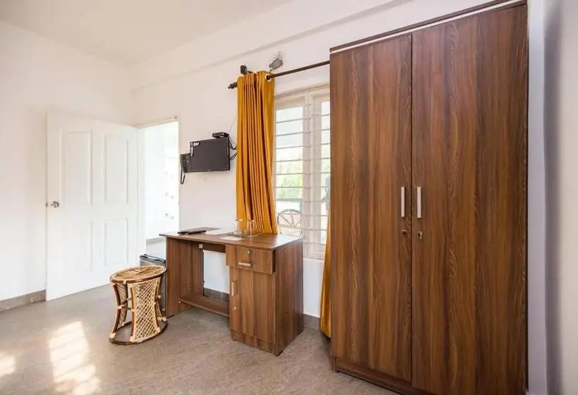 Standard-studio, Godsown Villa
