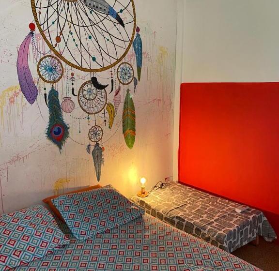 اتاق اکونومی, Zebulo Hostel