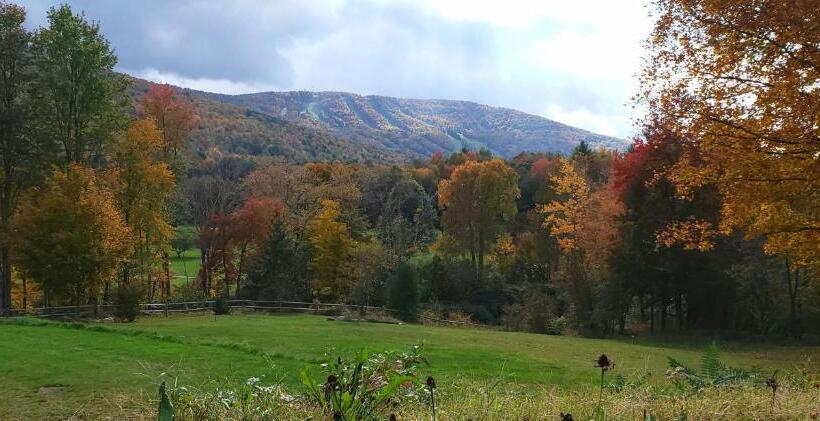 חדר סטנדרט נוף להרים, Georgian Garden