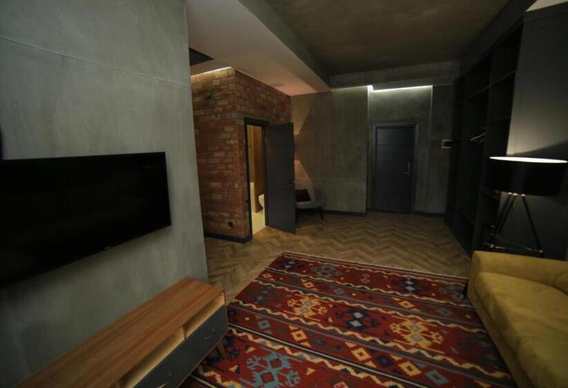 سوییت, Bugu Hotel Bishkek