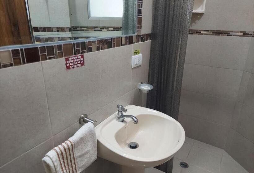 标准间, Almond Beach