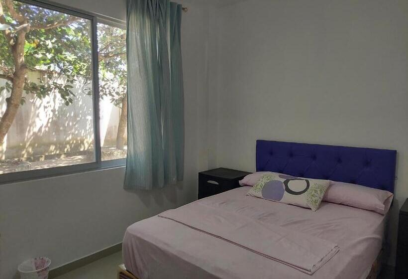 标准间, Almond Beach