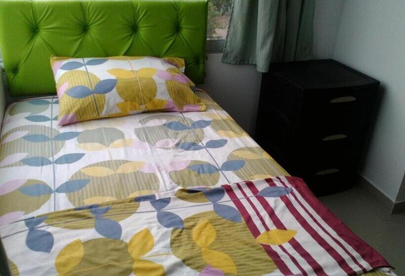 标准间, Almond Beach