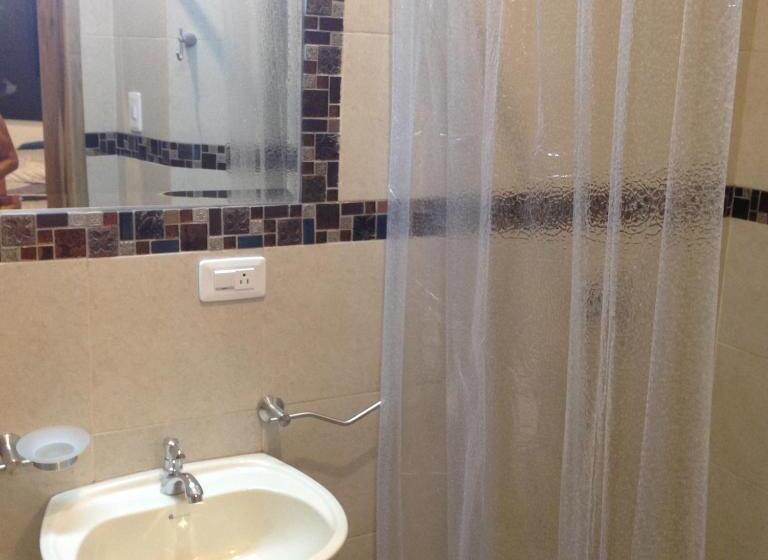 带阳台标准四人间, Almond Beach