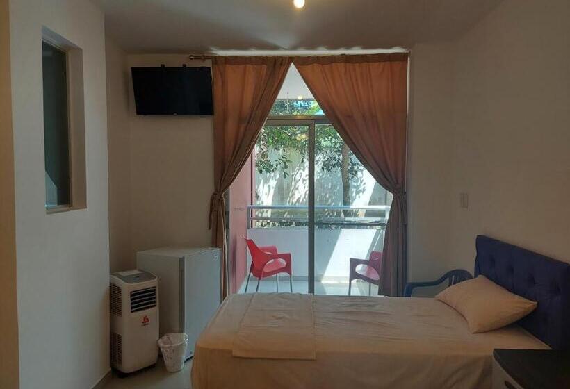 带阳台标准四人间, Almond Beach