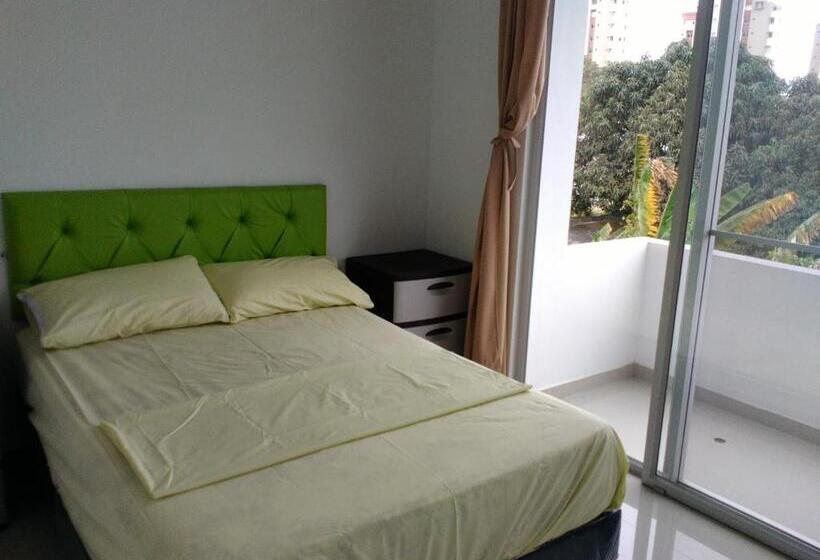 带阳台的三人标准间, Almond Beach