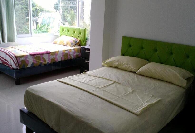 带阳台的三人标准间, Almond Beach