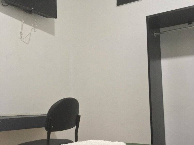 اتاق اکونومی یک تخته, Central