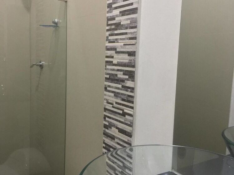 اتاق اکونومی یک تخته, Central