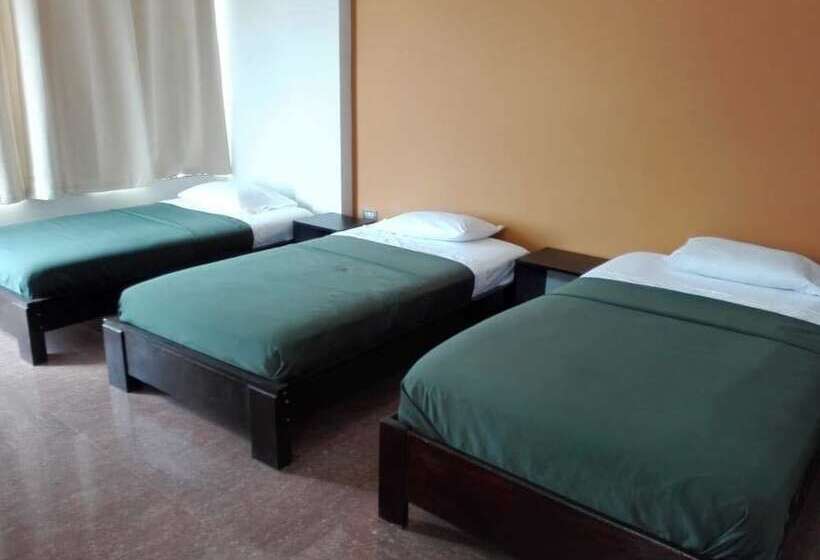 اتاق استاندارد سه نفره, Central